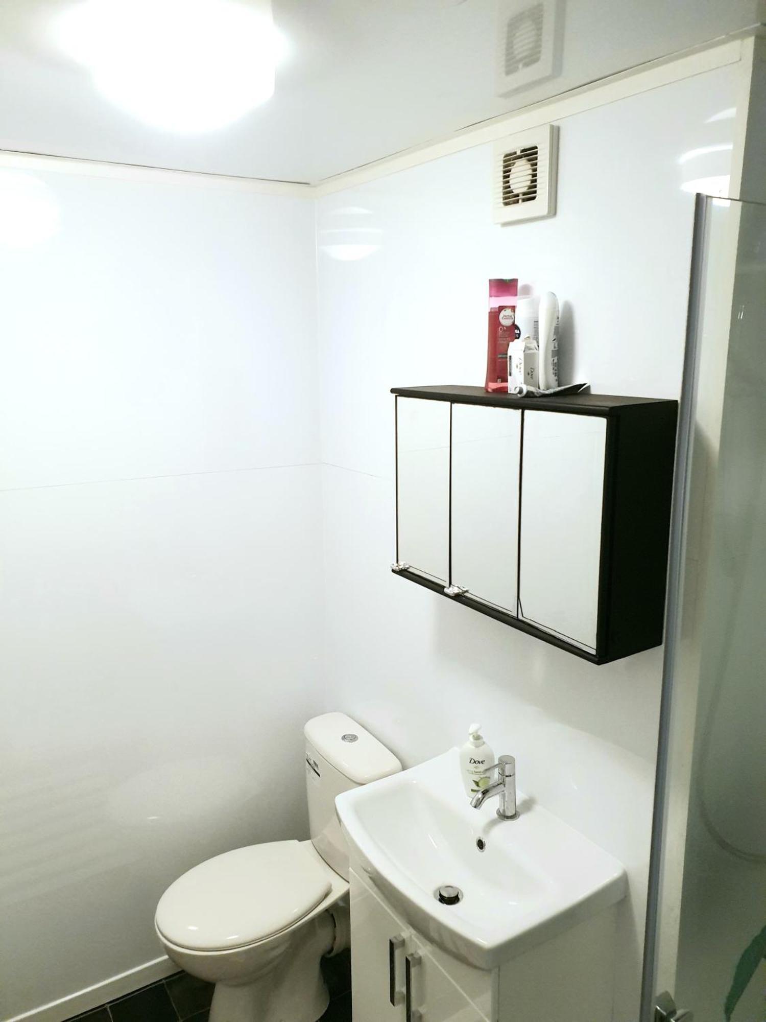 Double Room In Private Apartment London Exterior foto
