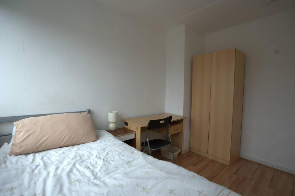 Double Room In Private Apartment London Exterior foto
